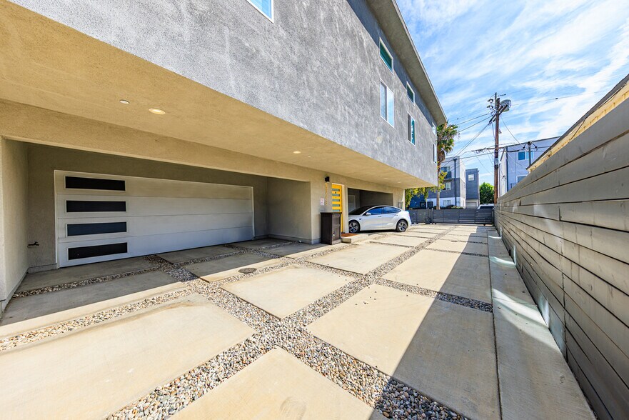 More Photos Of 5743 Case Ave, North Hollywood Apartments For Sale