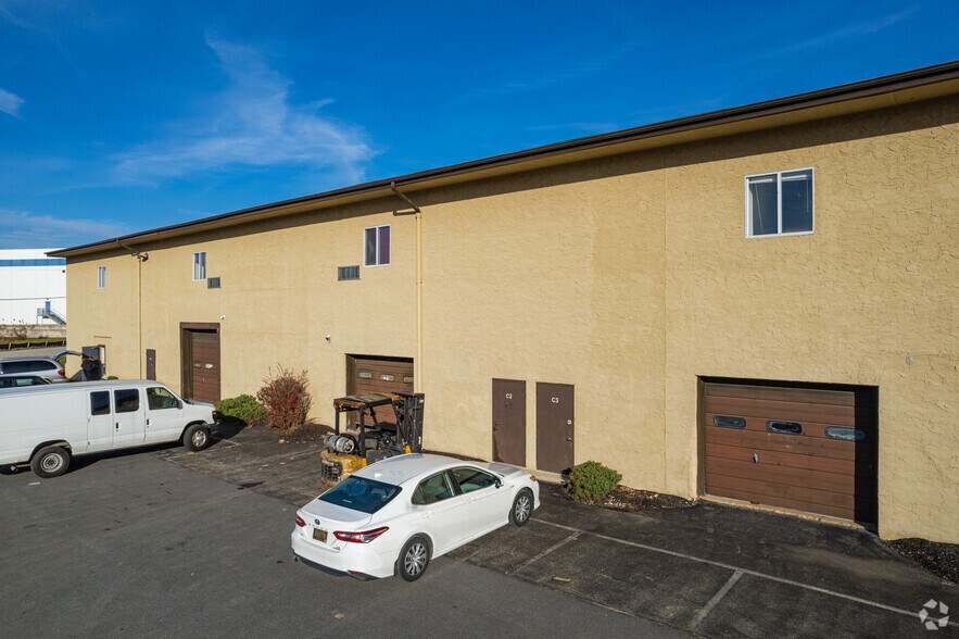 More Photos Of 300 Cornell Dr, Wilmington Light Distribution For Lease