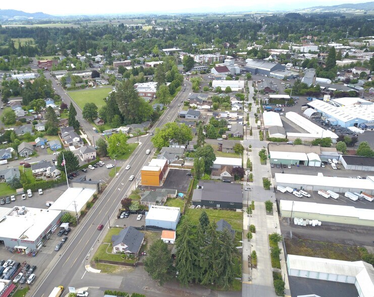 More Photos Of 1031 NE Lafayette Ave, Mcminnville Restaurant For Sale