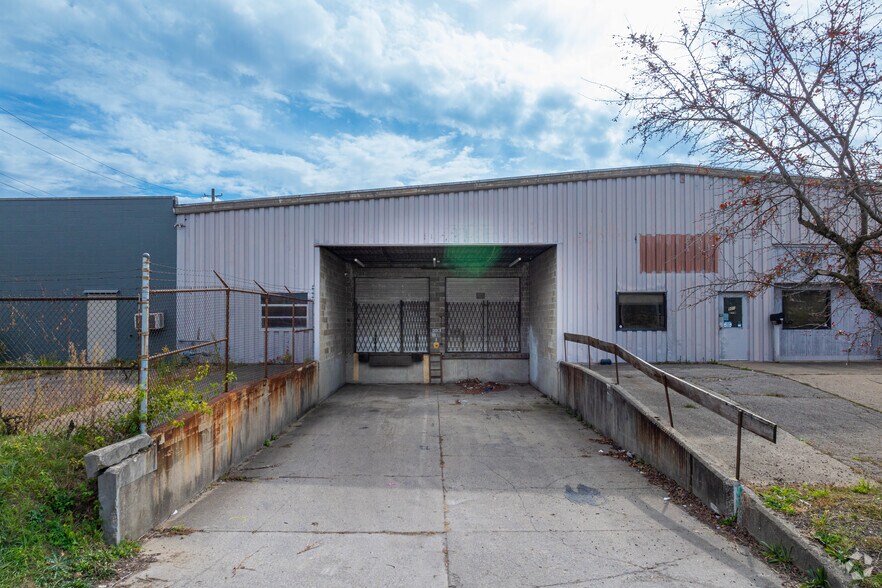 More Photos Of 901 E Maryland St, Indianapolis Manufacturing For Lease