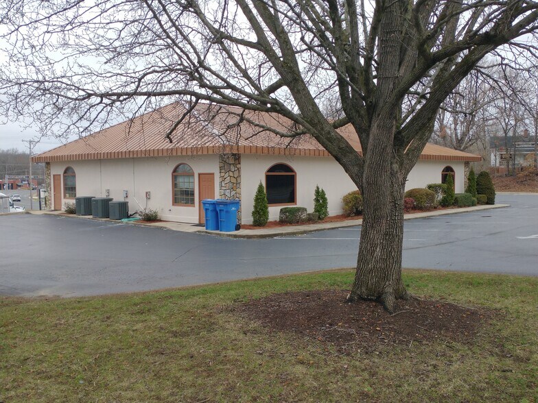 More Photos Of 303 Salisbury Ave, Albemarle Office For Sale