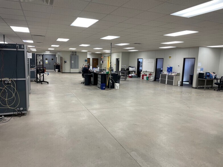 More Photos Of 7118 N Hwy 81, Duncan Unknown For Lease