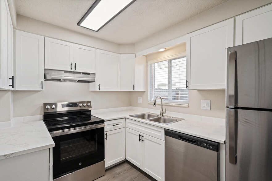 More Photos Of 3035 17th Ave, Longmont Apartments For Sale