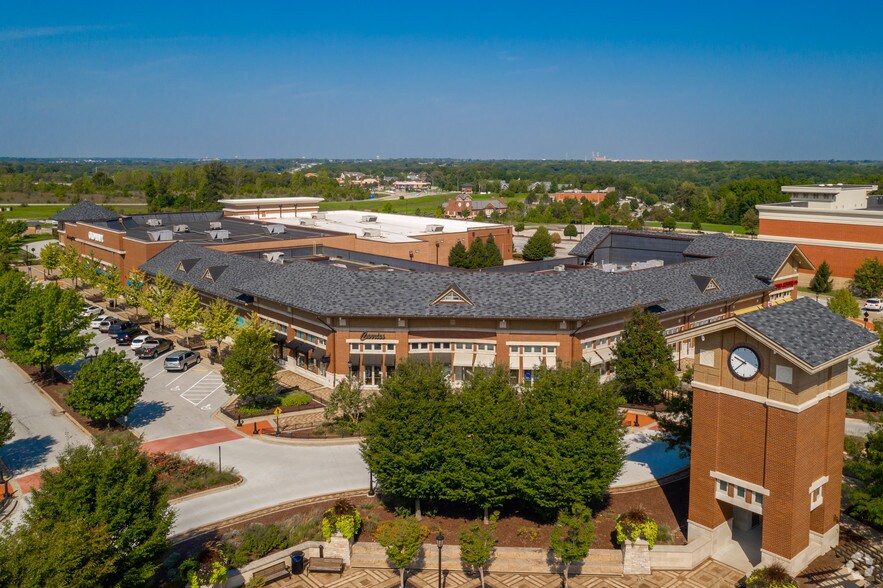 More Photos Of 10-22 Meadows Cir, Lake Saint Louis Unknown For Lease