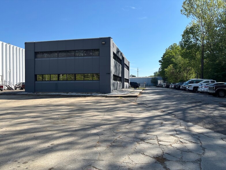 Primary Photo Of 1798 Montreal Cir, Tucker Office For Sale