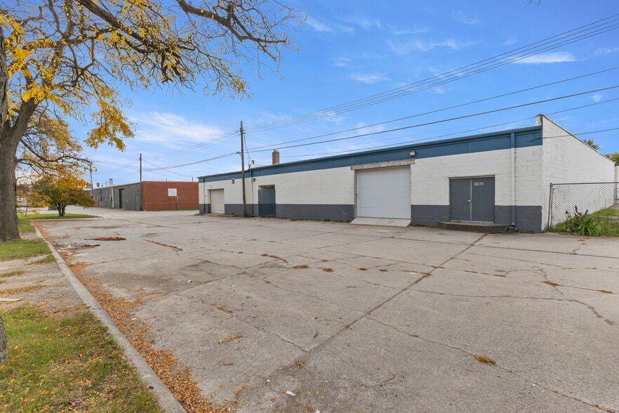 More Photos Of 1056-1060 Southfield Rd, Lincoln Park Freestanding For Lease