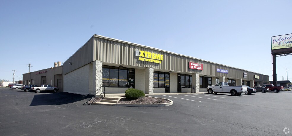 More Photos Of 4300-4372 N Service Rd, Saint Peters Showroom For Lease