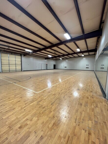 More Photos Of 10100 Hicks Field Rd, Fort Worth Warehouse For Lease