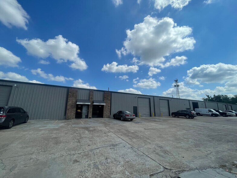 Primary Photo Of 1325 S Houston Ave, Humble Warehouse For Lease