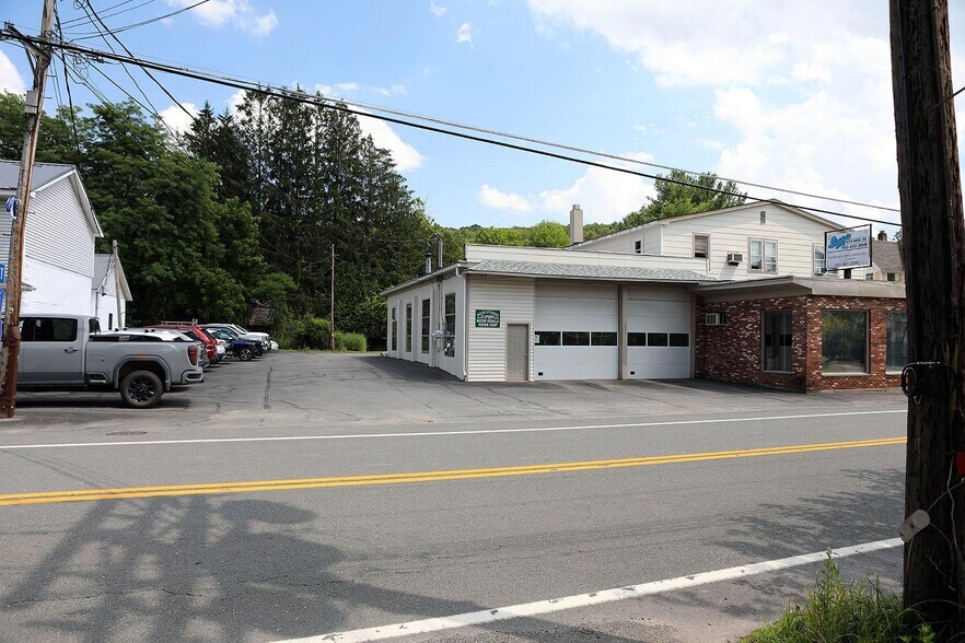 More Photos Of 5013 New York 52, Jeffersonville Auto Repair For Sale