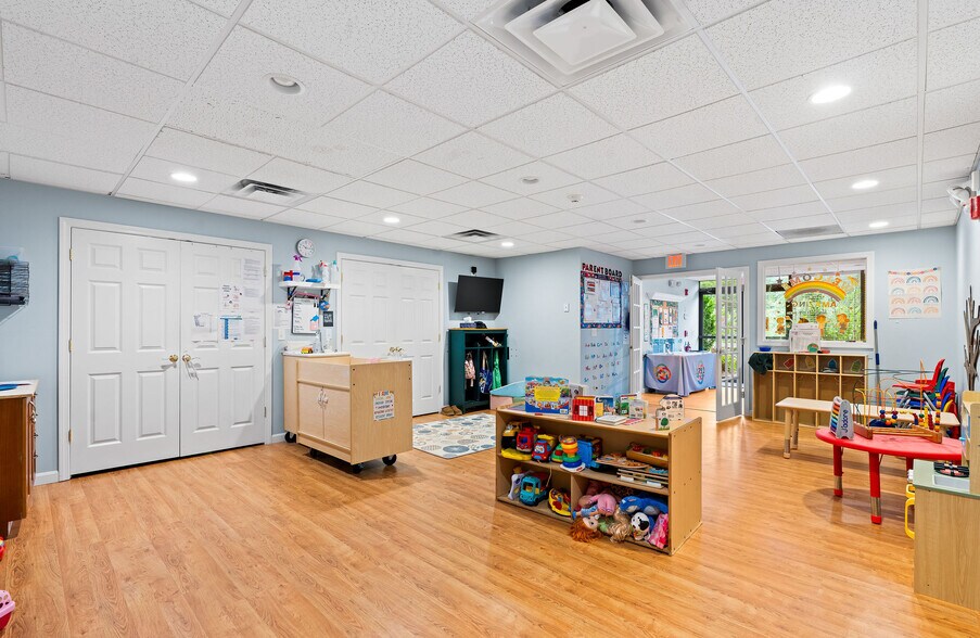 More Photos Of 1 Beverly Dr, Sterling Storefront For Sale