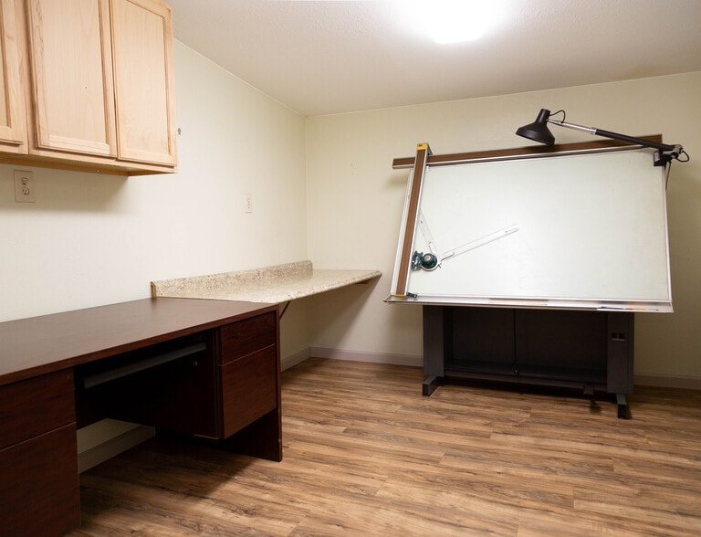 More Photos Of 211 S Austin St, Hutchins Flex For Sale