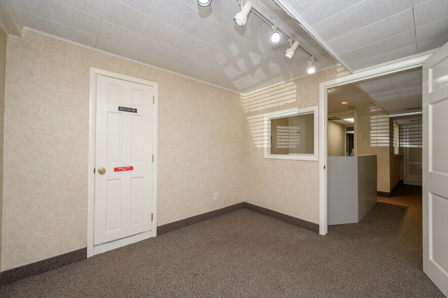 More Photos Of 373 Ford Ave, Fords Medical For Sale