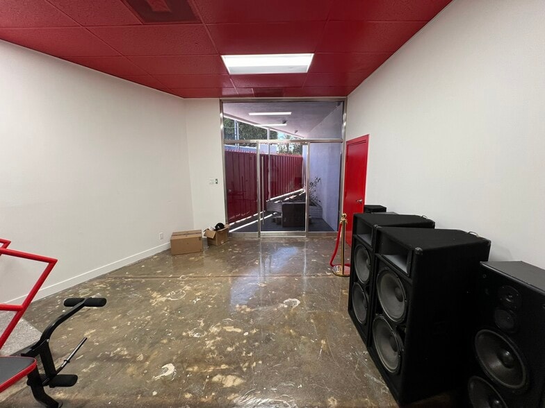 More Photos Of 413 N Moss St, Burbank Light Manufacturing For Sale