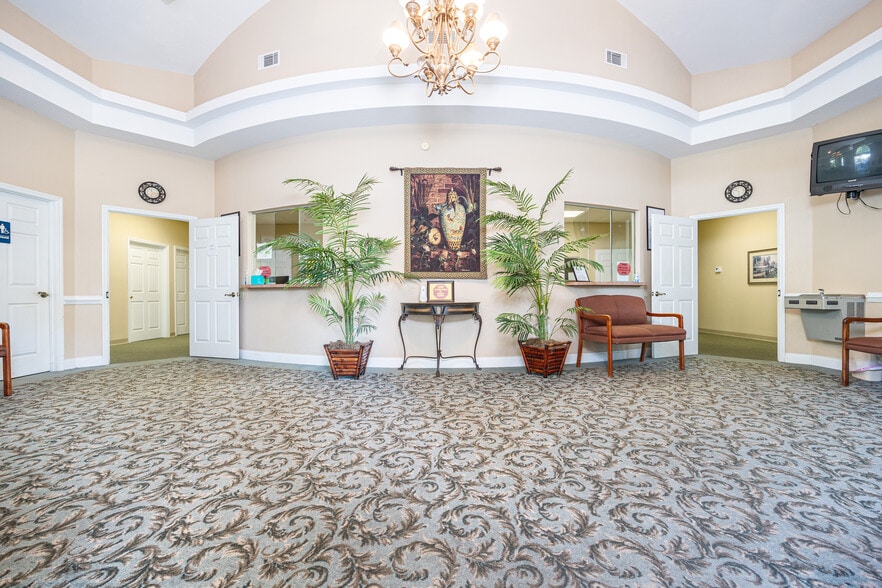 More Photos Of 165 SW Vision Gln, Lake City Office For Sale