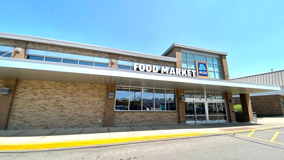 More Photos Of 7715 Mentor Ave, Mentor Freestanding For Sale