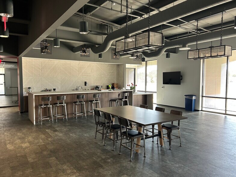 More Photos Of 506 W Anthony Dr, Champaign General Retail For Lease