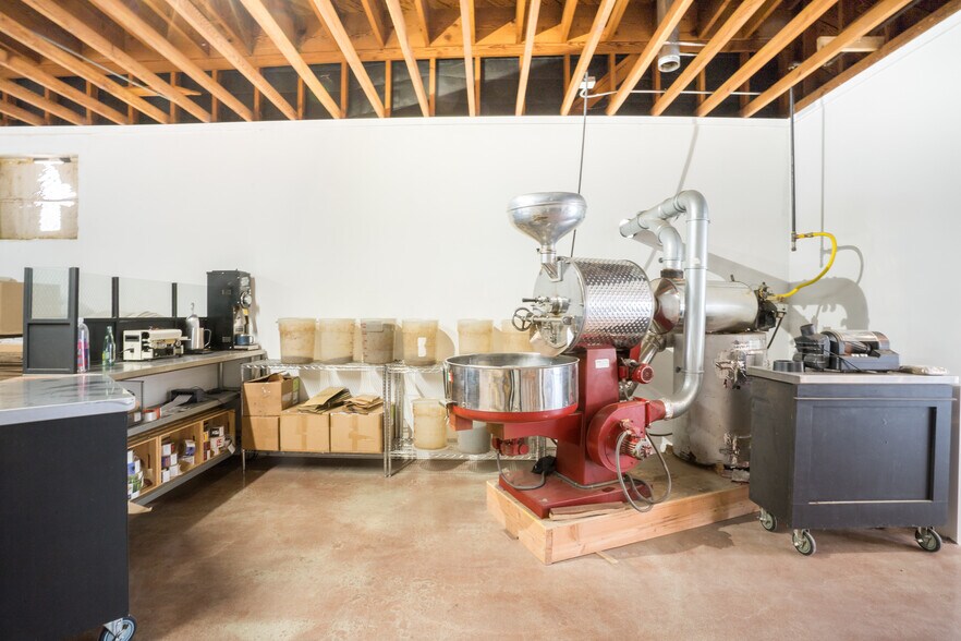 More Photos Of 1529 W Pacific Coast Hwy, Long Beach Storefront For Sale