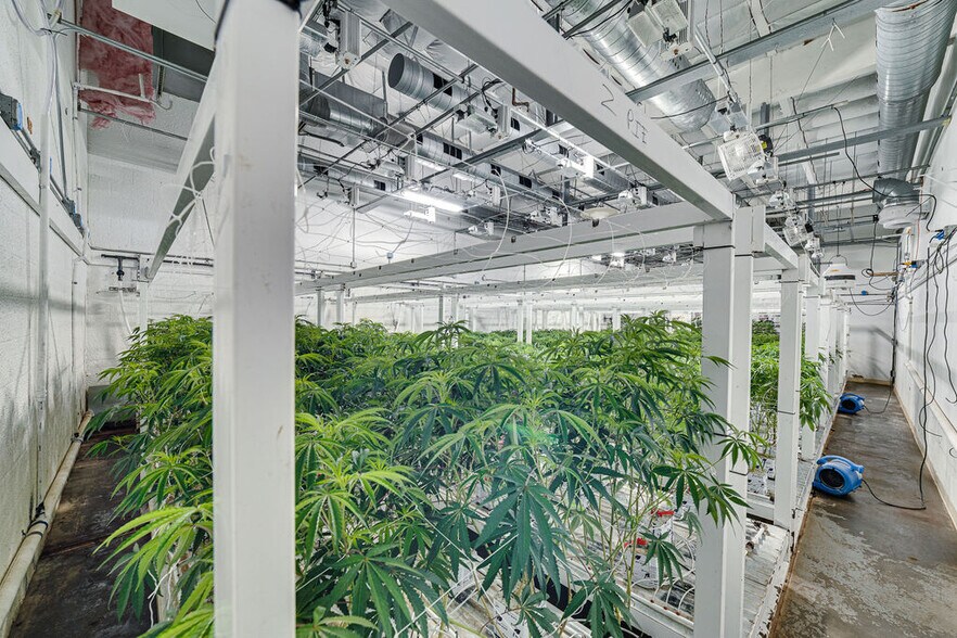 More Photos Of 14748 Keswick St, Van Nuys Warehouse For Sale