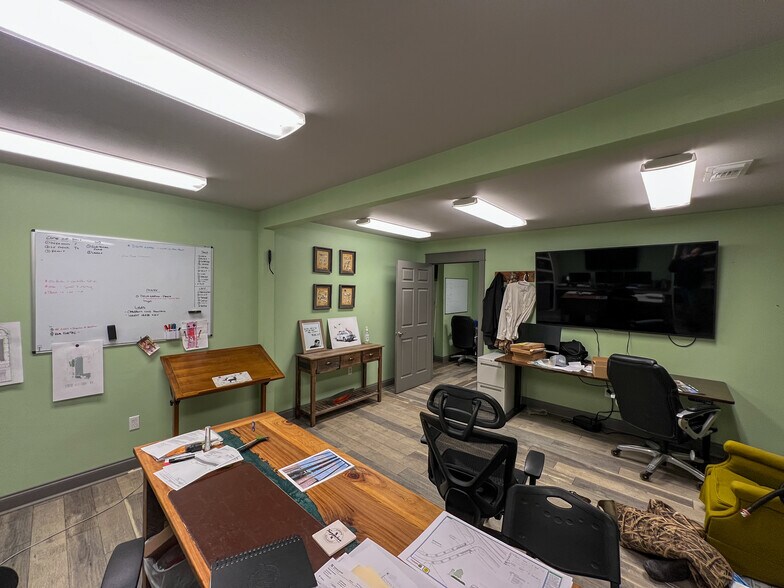 More Photos Of 39509 I-55 Service Rd, Ponchatoula Light Distribution For Lease