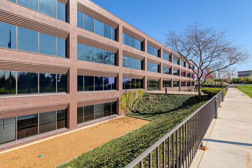 More Photos Of 1200 Jorie Blvd, Oak Brook Coworking Space
