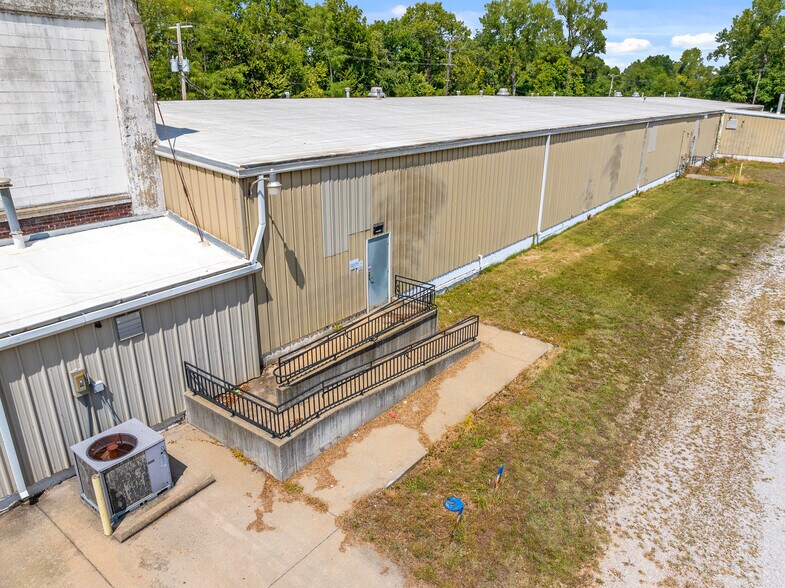 More Photos Of 713 E Austin Blvd, Nevada Warehouse For Sale