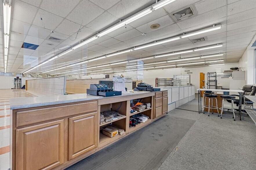 More Photos Of 411 Solida Rd, South Point Storefront For Sale