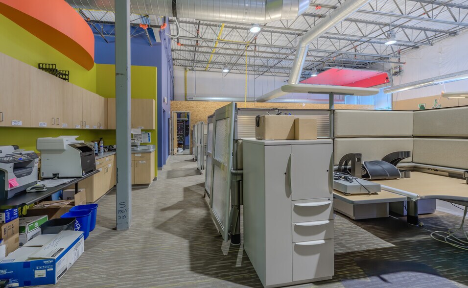 More Photos Of 2011 Cherry St, Louisville Light Manufacturing For Lease