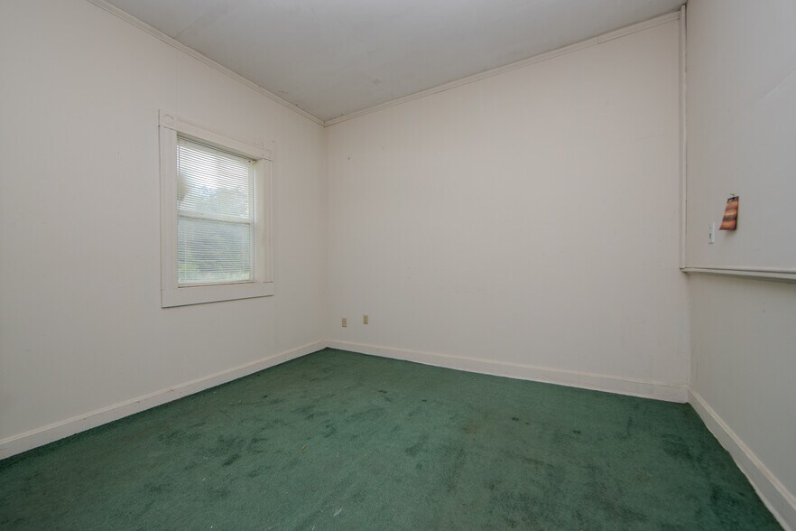 More Photos Of 913 Old Buckingham Rd, Cumberland Lodge Meeting Hall For Sale