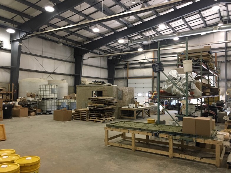 More Photos Of 4 Center St, Merrimack Service For Lease