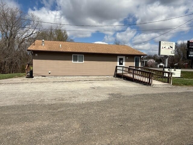 More Photos Of 631 N Pershing St, Energy Veterinarian Kennel For Sale