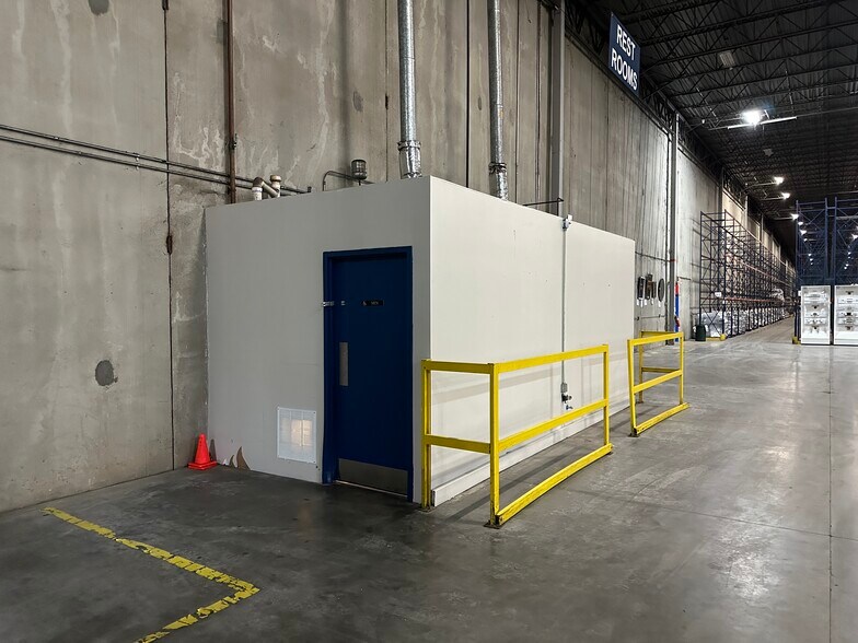 More Photos Of 6 Corporate Pky, Goose Creek Distribution For Lease