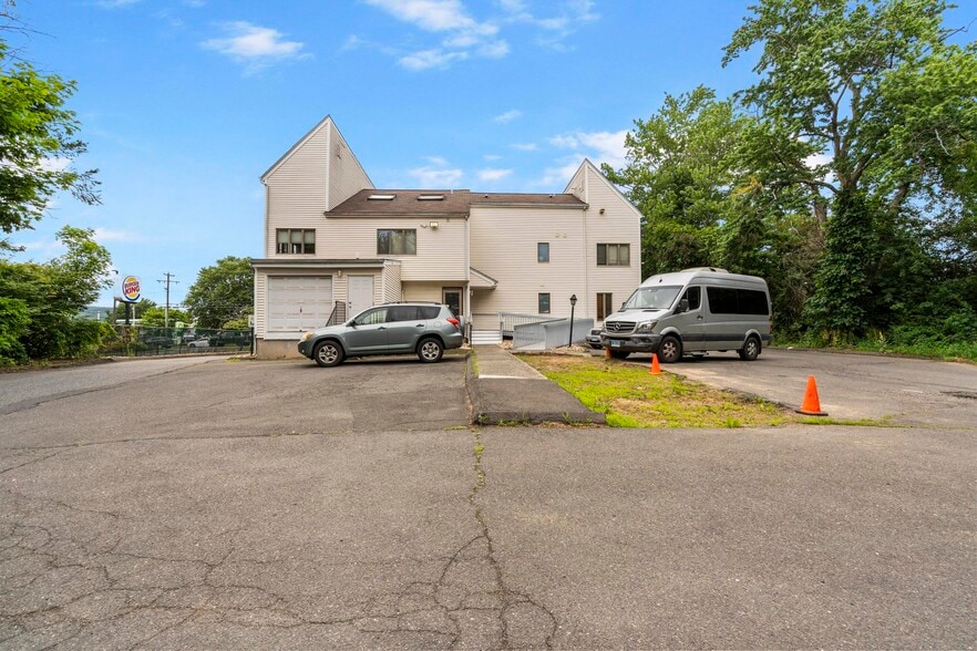 More Photos Of 1842 Meriden Waterbury Tpke, Southington Office For Sale