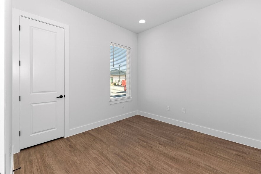 More Photos Of 3835 County Road 175, Round Rock Office For Sale
