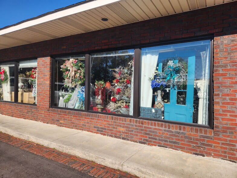 More Photos Of 182 Saluda St, Chester Freestanding For Sale