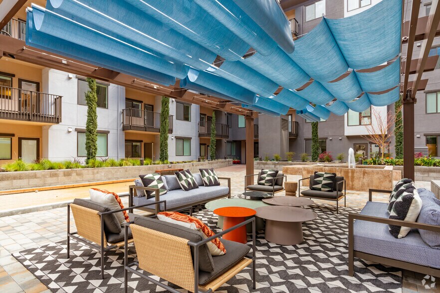 More Photos Of 1100 Webster St, Oakland Apartments For Lease