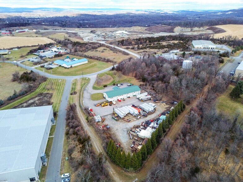 More Photos Of 10 Park Dr, Franklin Warehouse For Lease