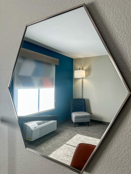 More Photos Of 601 N Sonoma Trl, Ennis Hotel For Sale