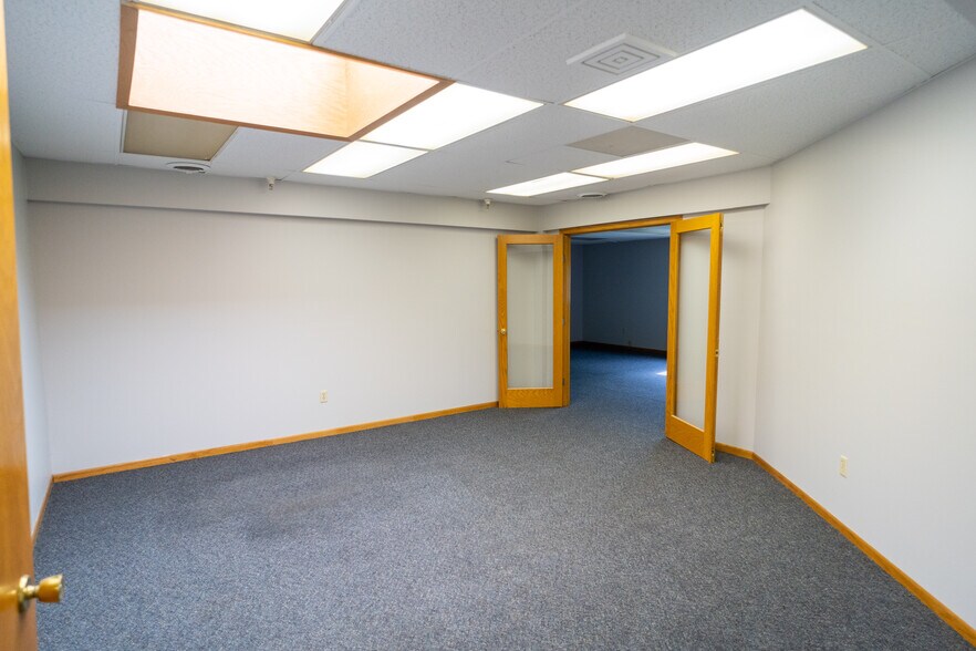 More Photos Of 1304 Valleyhigh Dr NW, Rochester Showroom For Sale