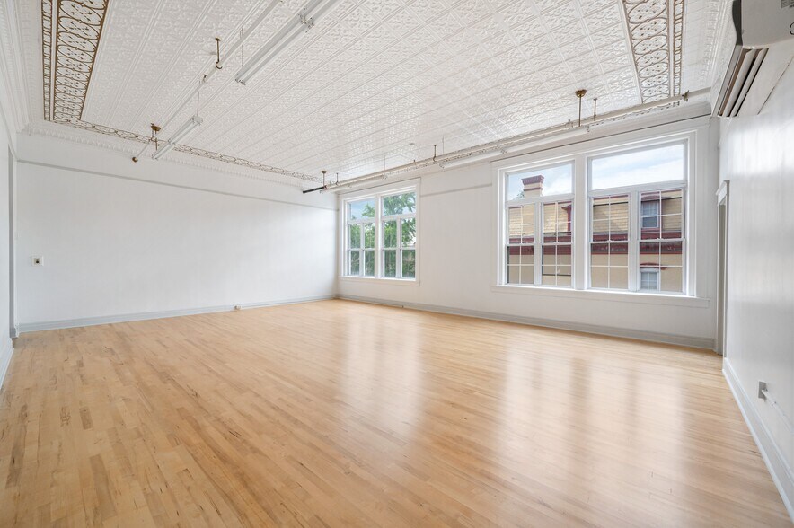 More Photos Of 236 Wall St, Kingston Specialty For Lease