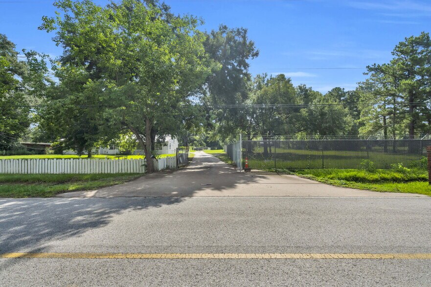 More Photos Of 22830 Fritz Ln, Spring Office Residential For Lease