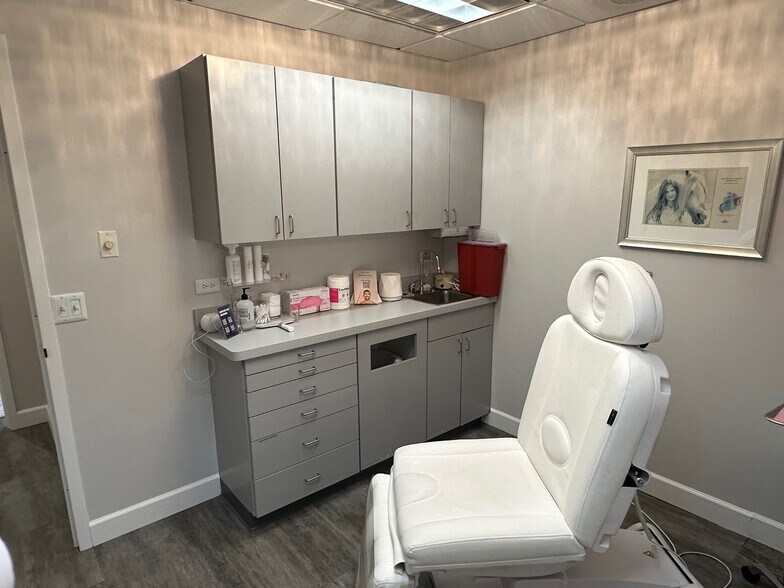 More Photos Of 148 East Ave, Norwalk Medical For Sale