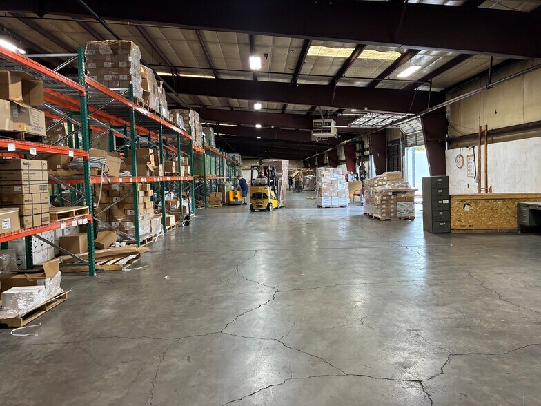 More Photos Of 2229 Sycamore Dr, Knoxville Warehouse For Lease