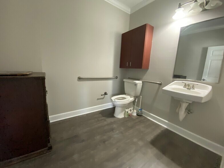 More Photos Of 1830 Peachtree Pky, Cumming Medical For Sale