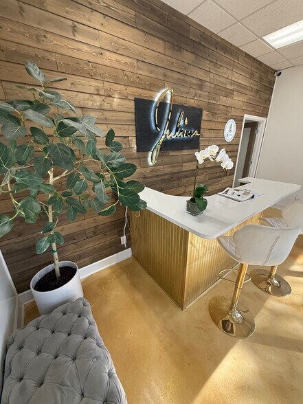 More Photos Of 1051 Johnnie Dodds Blvd, Mount Pleasant Medical For Sale