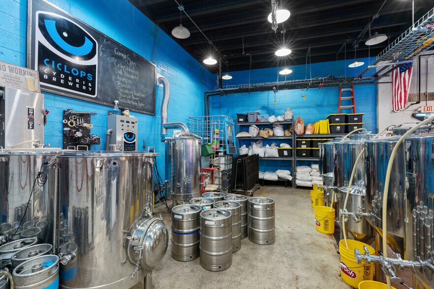 More Photos Of 197 E St John St, Spartanburg Restaurant For Lease