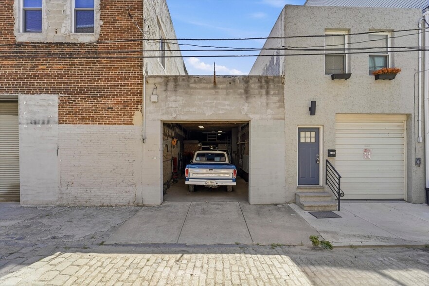 More Photos Of 1328 S 20th St, Philadelphia Distribution For Sale