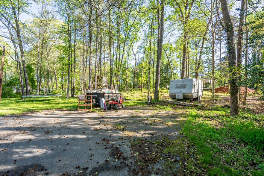 More Photos Of 1304 NE Main St, Simpsonville Office For Sale