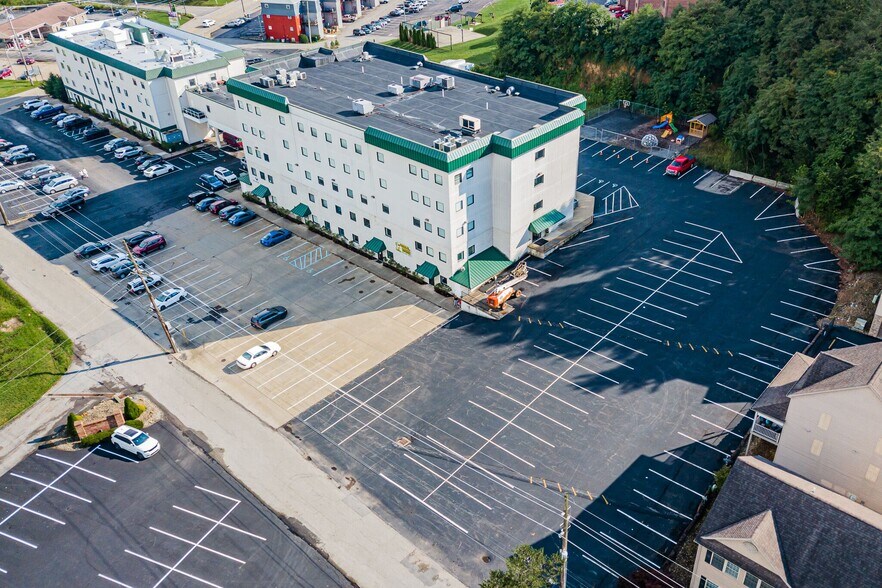 More Photos Of 1311-1319 Pineview Dr, Morgantown Medical For Sale