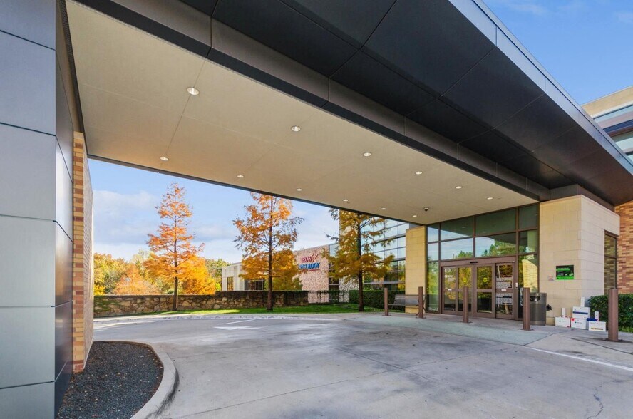 More Photos Of 8196 Walnut Hill Ln, Dallas Medical For Lease
